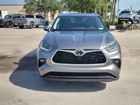 New 2026 Toyota Highlander Limited AWD/4WD image 2
