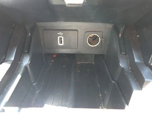 Used 2017 Ford Explorer XLT w/ Equipment Group 202A AWD/4WD image 33