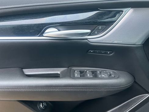 Used 2025 Cadillac XT5 Premium Luxury image 33