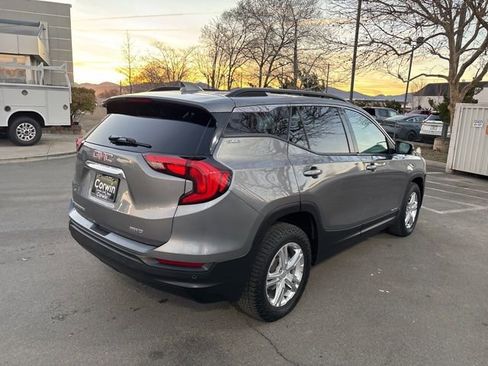 Used 2020 GMC Terrain SLE w/ Driver Convenience Package image 9