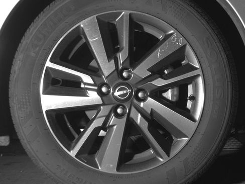 Used 2025 Nissan Versa SV FWD image 13