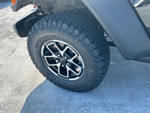 Used 2024 Jeep Wrangler Unlimited Rubicon AWD/4WD image 14