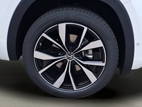 Certified 2026 Volkswagen Atlas SEL Premium R-Line AWD/4WD image 9