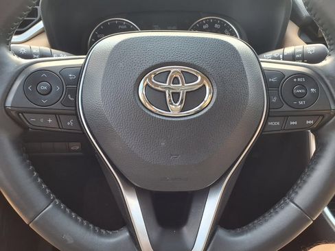 Used 2022 Toyota RAV4 XLE Premium AWD/4WD image 17