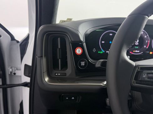 Certified 2025 Porsche Cayenne Turbo image 34