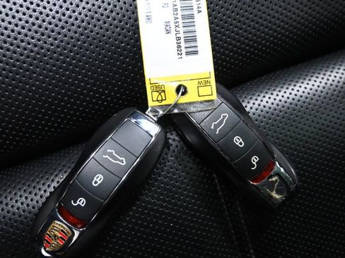 Used 2018 Porsche Macan S image 35