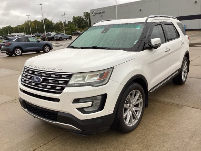 Used 2017 Ford Explorer Limited w/ Equipment Group 301A FWD image 2