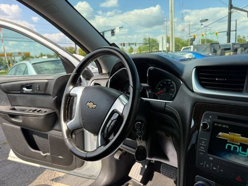 Used 2016 Chevrolet Traverse LT w/ Traveler's Package AWD/4WD image 28