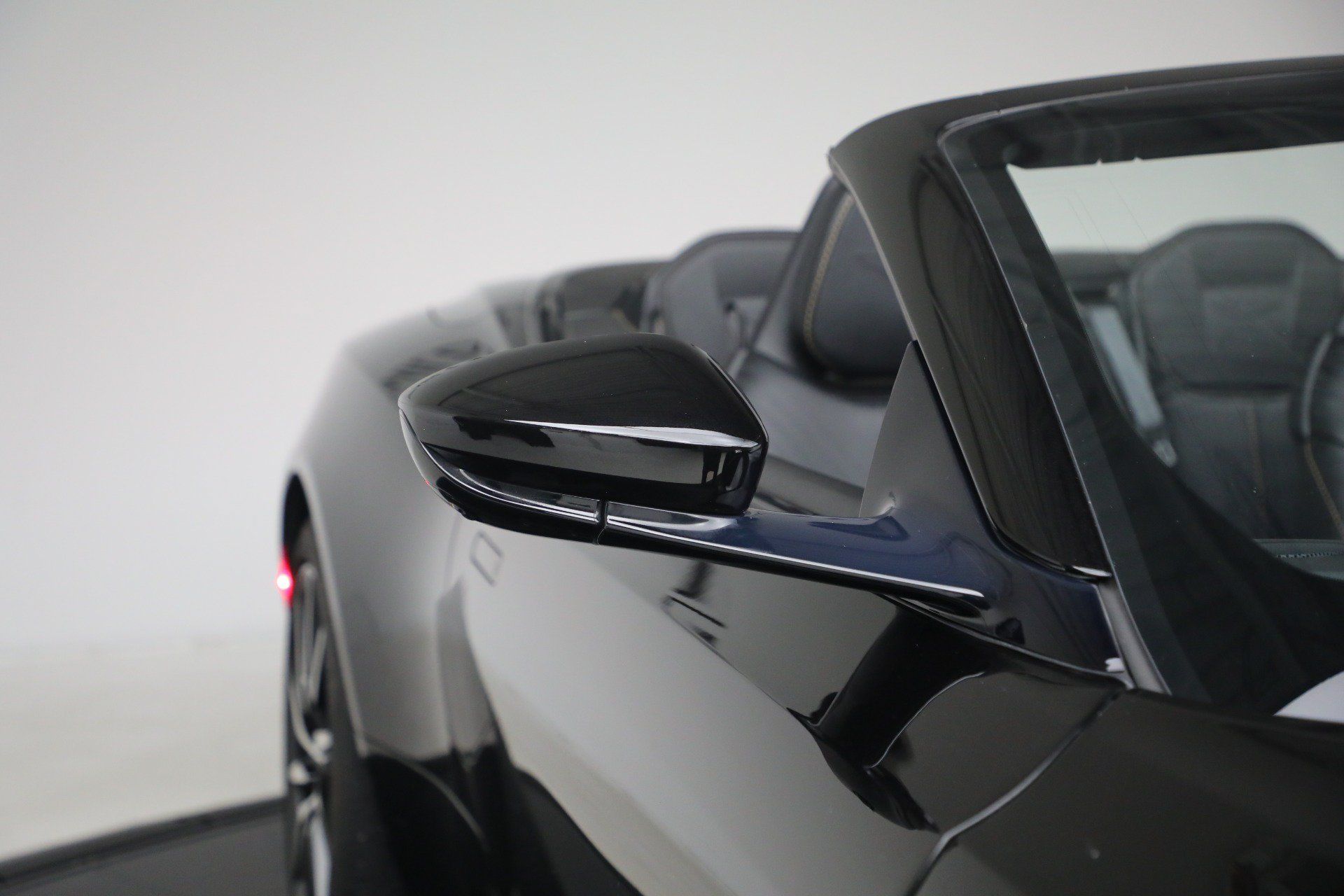 Used 2020 Aston Martin DB11 Volante RWD image 27