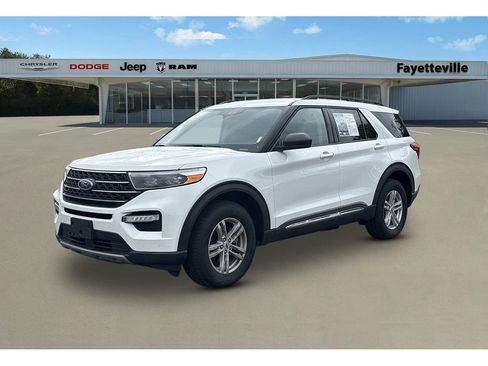 Used 2024 Ford Explorer XLT w/ Equipment Group 202A AWD/4WD image 7