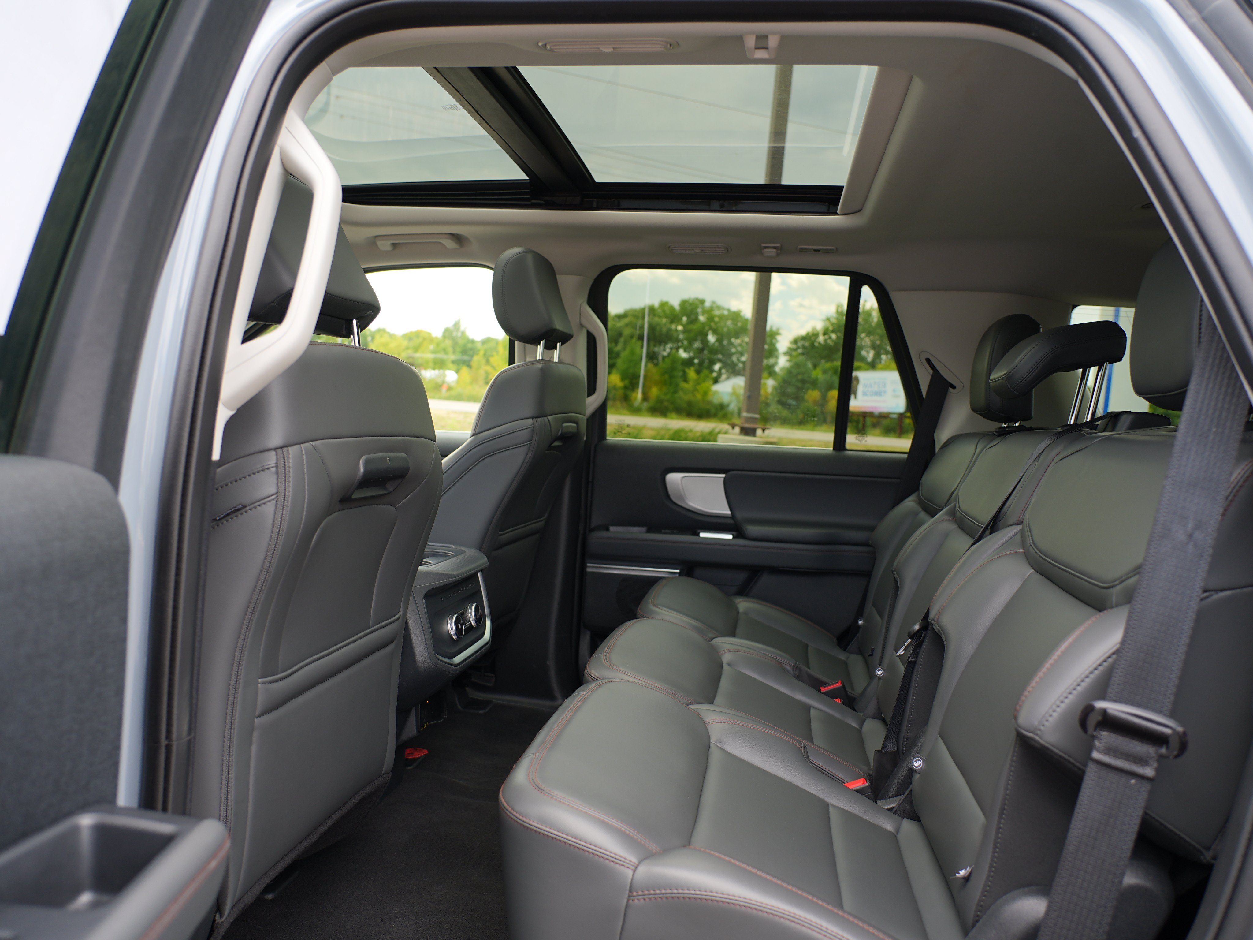Used 2025 Ford Expedition Active AWD/4WD image 20