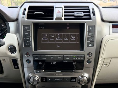 Used 2016 Lexus GX 460 w/ Premium Package image 29