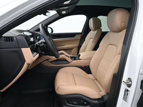 Certified 2026 Porsche Cayenne Coupe AWD/4WD image 5
