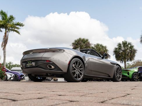 Used 2020 Aston Martin DB11 Volante RWD image 18