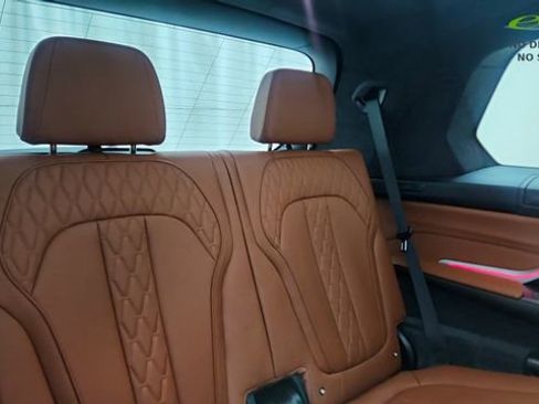 Used 2025 BMW X7 M60i AWD/4WD image 31