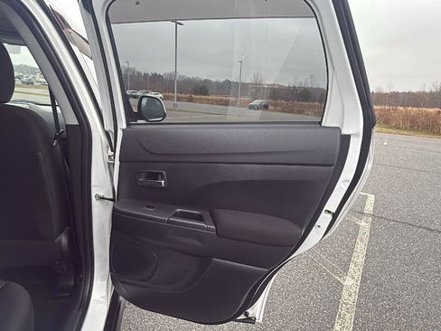 Used 2020 Mitsubishi Outlander Sport ES image 19