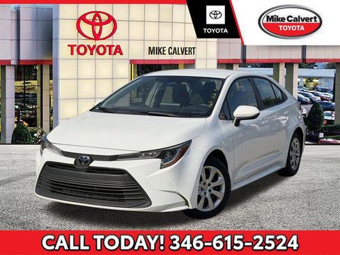 Certified 2025 Toyota Corolla LE image 1