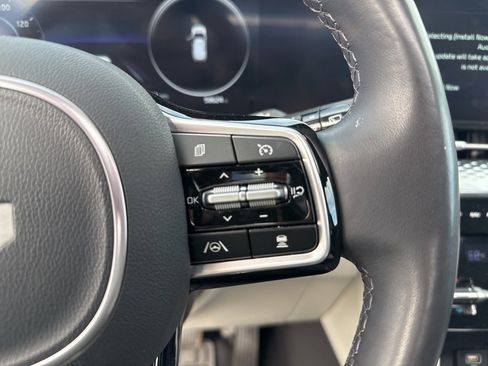 Used 2024 Kia Carnival SX Prestige image 12