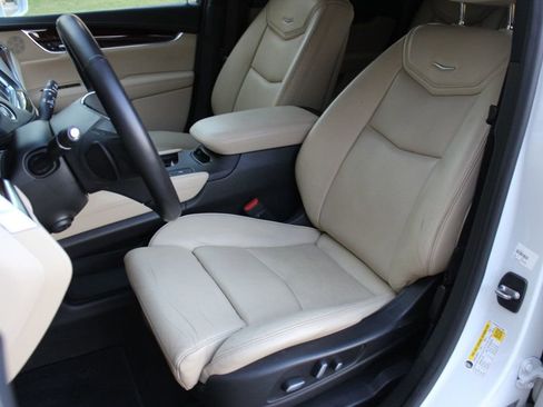 Used 2017 Cadillac XT5 Luxury w/ Driver Awareness Package image 12