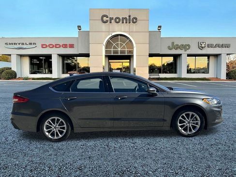 Used 2020 Ford Fusion SE image 2