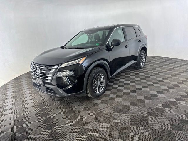 Used 2024 Nissan Rogue S AWD/4WD image 3