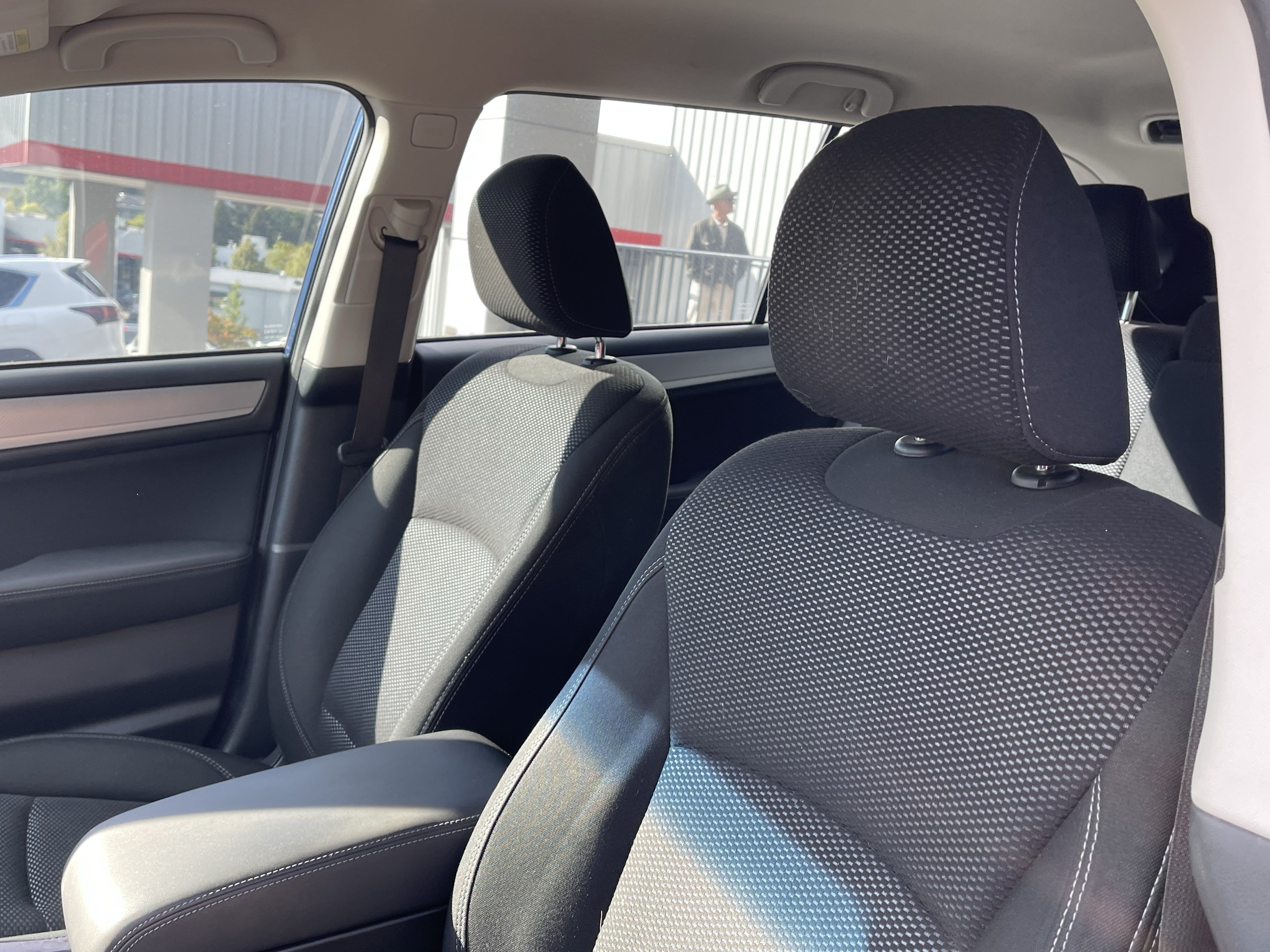 Used 2019 Subaru Outback 2.5i AWD/4WD image 16