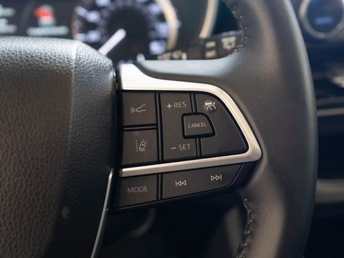 Used 2023 Toyota Highlander L image 23
