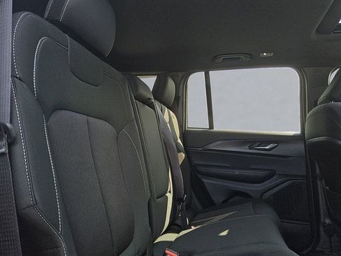 New 2025 Jeep Grand Cherokee Laredo X image 32