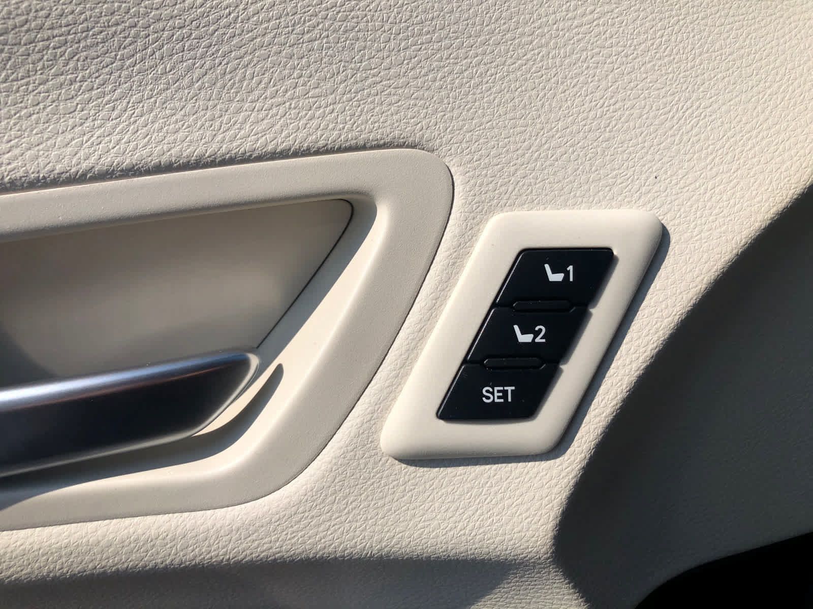Used 2024 Toyota Sienna Platinum FWD image 20
