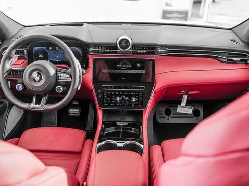 Used 2025 Maserati Grecale Modena image 23