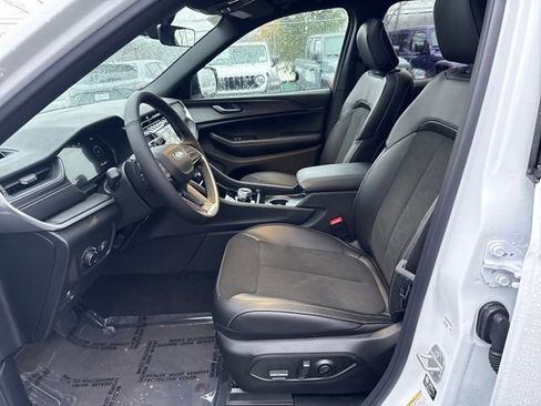 New 2025 Jeep Grand Cherokee L Altitude image 15