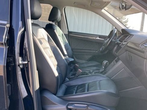 Used 2018 Volkswagen Tiguan SEL Premium image 28