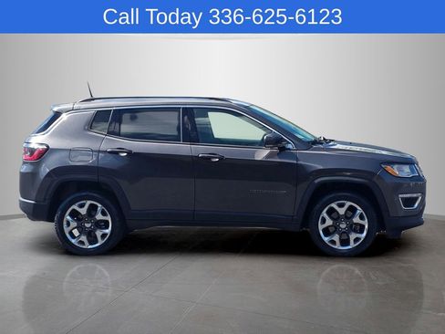 Used 2019 Jeep Compass Limited w/ Safety & Security Group AWD/4WD image 5
