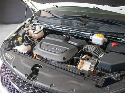 Used 2024 Chrysler Pacifica Limited FWD image 22