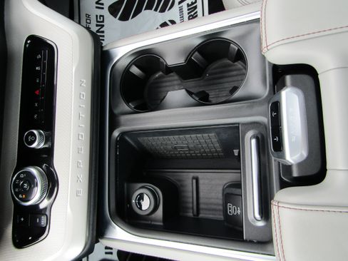 Used 2025 Ford Expedition Active AWD/4WD image 26