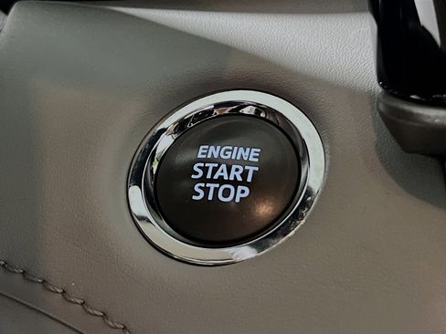 Used 2023 Toyota Highlander XLE image 23