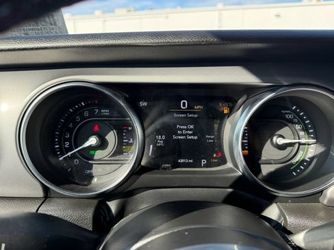 Used 2022 Jeep Wrangler Unlimited Rubicon 4xe AWD/4WD image 18