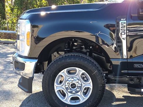 New 2026 Ford F250 XLT w/ FX4 Off-Road Package AWD/4WD image 5