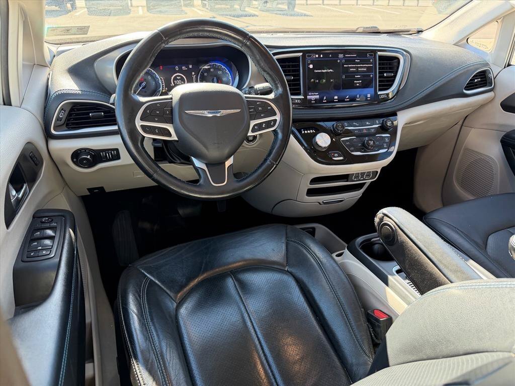 Used 2021 Chrysler Pacifica Touring-L FWD image 7