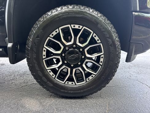 Used 2023 Chevrolet Silverado 2500 High Country AWD/4WD image 13