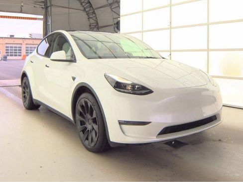 Used 2023 Tesla Model Y Long Range AWD/4WD image 4