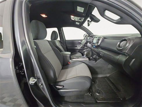 Used 2023 Toyota Tacoma TRD Off-Road image 15