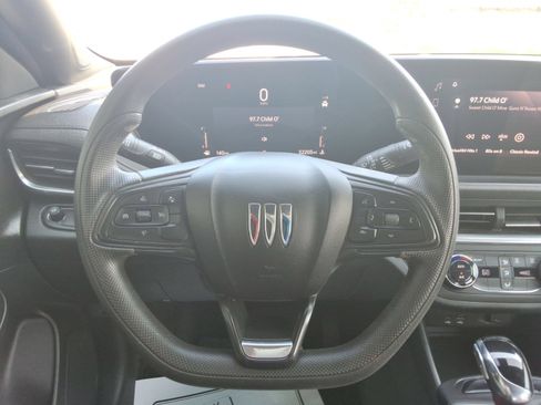 Used 2024 Buick Envista Preferred w/ Advanced Safety Package FWD image 11