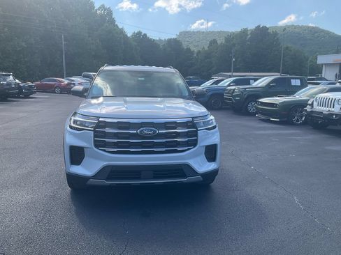 New 2026 Ford Explorer Active RWD image 2