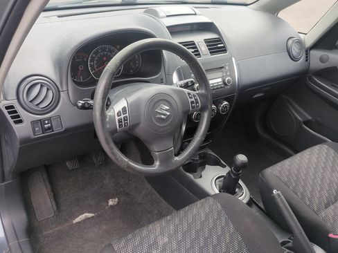 Used 2009 Suzuki SX4 AWD Hatchback w/ Touring Pkg image 9