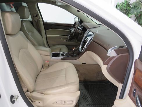 Used 2014 Cadillac SRX Luxury image 10
