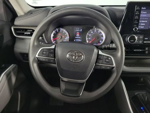 Used 2022 Toyota Highlander L image 22