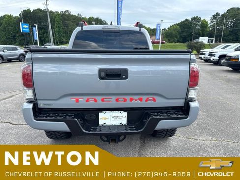 Used 2021 Toyota Tacoma TRD Sport AWD/4WD image 5