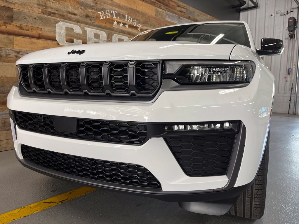 New 2026 Jeep Grand Cherokee Limited w/ Limited Altitude Package AWD/4WD image 7