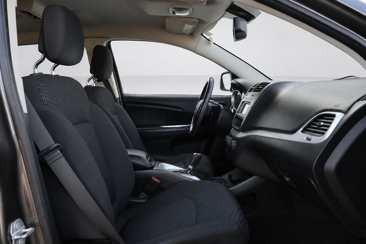 Used 2017 Dodge Journey SXT FWD image 23